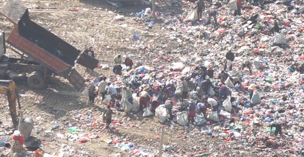 ल्याण्डफिल्ड साइट क्षेत्रका स्थानीयको गुनासो : फोहोरकै कारण छोराछोरीको विवाह हुनै गाह्रो भयो